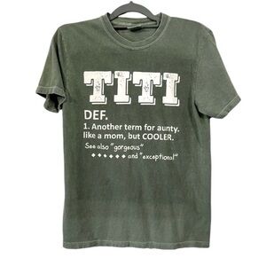 Titi Auntie T-shirt Size Small